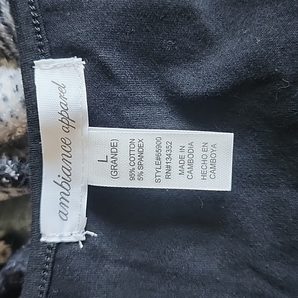 Charlotte Russe/Ambiance Apparel Black Crop Tee - Picture 4 of 5